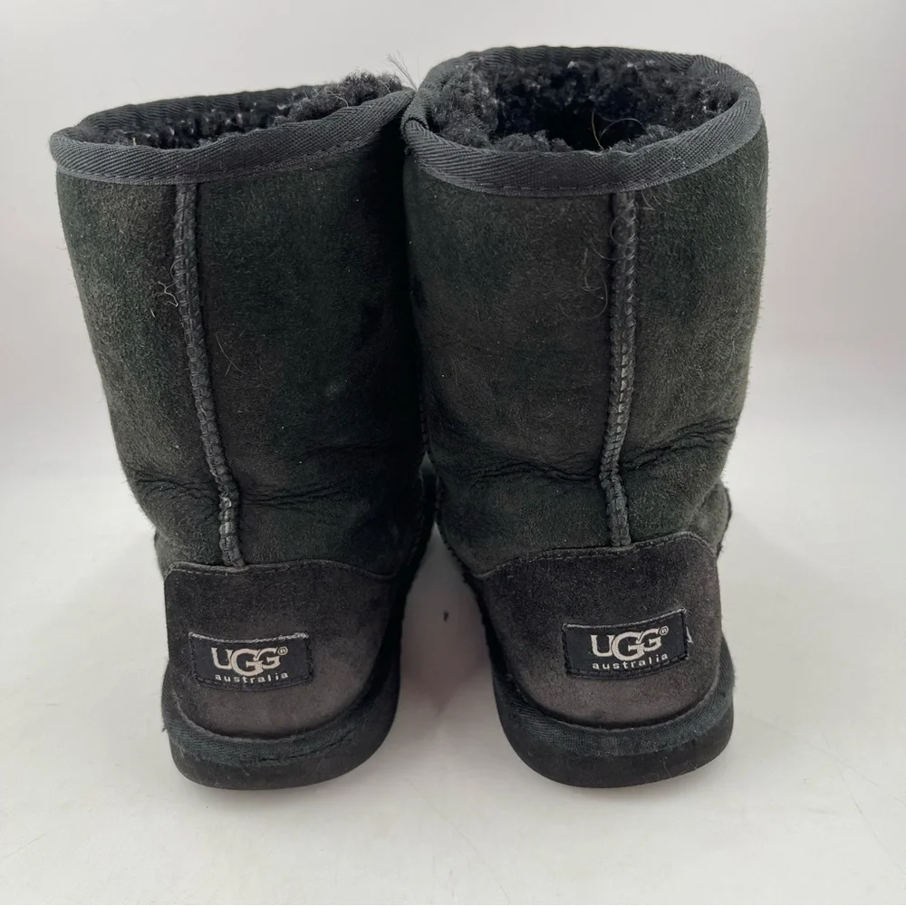 Ugg Kids Classic Short II- Size 6 Y -Black Sheepskin Winter Boots